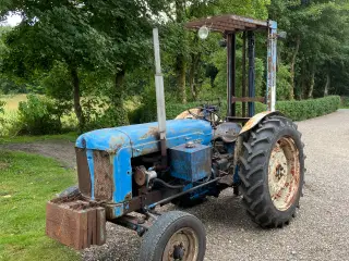 Fordson Major med Byggelift