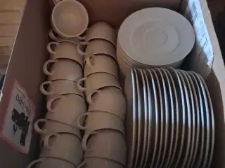 Hvide kopper og Tallerkner