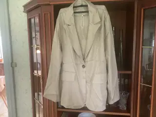 Kjole str.L og blazer str.xl  nyt 200kr/stk