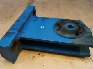 Ford 6640 Beslag H.  82021818