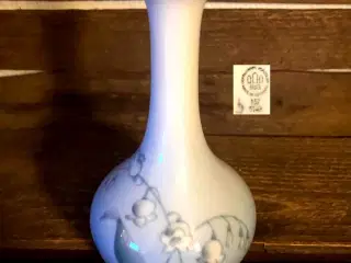 * Bing & Grøndahl; Art Nouveau-Vase - med hvide li