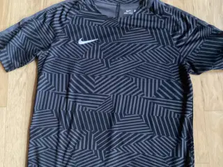 Nike Dri-Fit stor- og gråmønstret