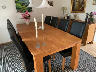Spisebord samt 8stole