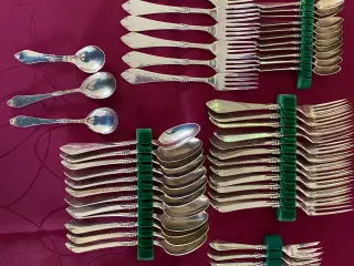 Freja bestik - samt 12 knive med “perlemorsskaft”