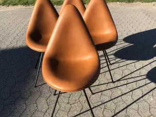 Dråben stolen af ARNE JACOBSEN- Nypolstret 