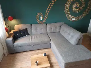 Sovesofa med chaiselong og opbevaring