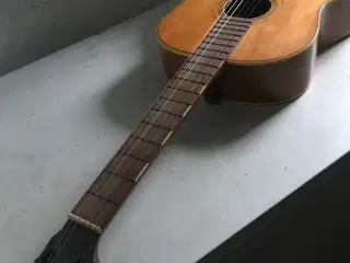 Ældre klassisk guitar