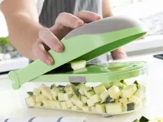 7 i 1 grøntsags skærer, rivejern og mandolin med opskrifter og tilbehør Choppie Expert InnovaGoods