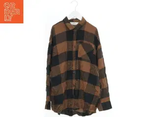 Skjorte i ternet design fra H&M (str. 152)