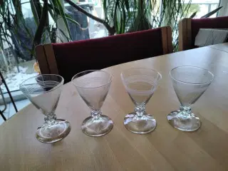 4 gamle glas