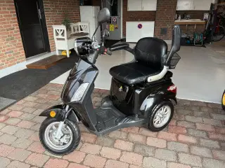VGA Tres LITIUM EL25 km scooter