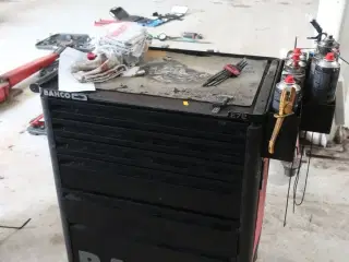 Værktøjsvogn med indhold