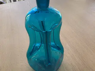 Holmegård klukflaske, blå glas