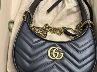 Gucci gg marmont half Moon 