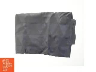 Grå dug med trekantmønster (str. 215x145 cm)