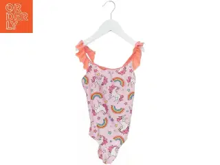 Badedragt med enhjørningemønster fra H&M (str. 116)