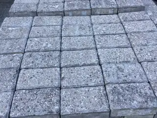 Betonfliser sælges