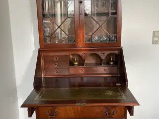 Sekretær skrivebord i mahogni med glas skab