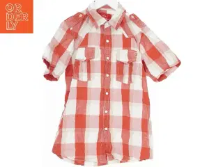 Rød og hvid ternet skjorte med korte ærmer fra M&c Brand (str. 152)