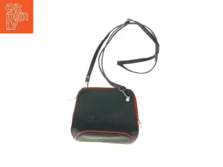 Sort Vintage Læder Crossbody skuldertaske med rød kant (str. 18 x 17 cm)