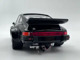 1976 Porsche 934 RSR ( 911 ) 1:18  Super flot 