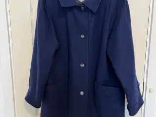 Fin mørkeblå jakke fra Kelley