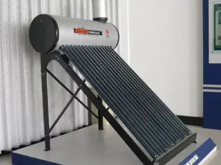 Solfanger med varmvandsbeholder på 130 l