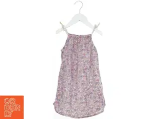 Sommerkjole med blomsterprint fra H&M (str. 98)