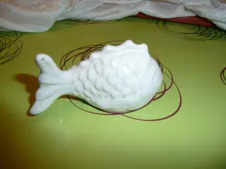 lille hvid keramik fisk