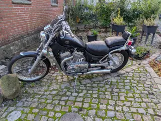Suzuki Vs800