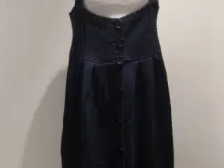 Str. L, sort strik kjole m. knapper