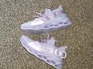 Lyslilla Sneakers str.39