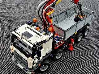 Lego Technic, 42043 - Mercedes-Benz Arocs 3245