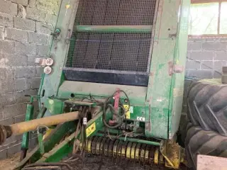 John Deere 590 RUNDBALLEPRESSER