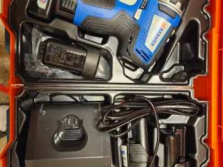 12V Akkuskruemaskine med 4 batterier