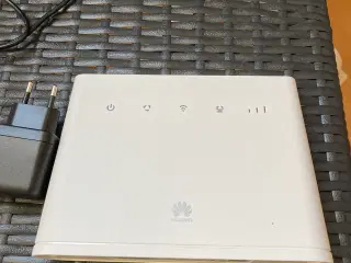 Router >Huawei B311-221 White 4G