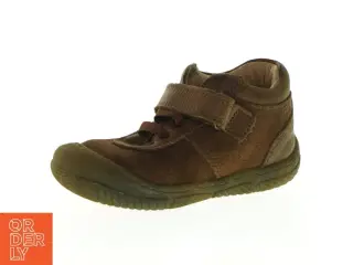 Barnesko med velcro fra Wheat (str. 23)