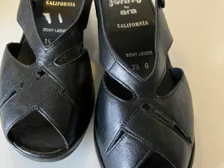 Sorte sandaler 