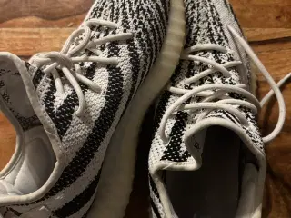 Adidas Yeezy Boost 350 V2 Zebra