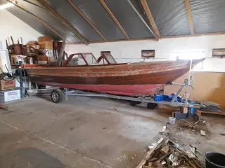 Træbåd med 5 m trailer sælges pga sygdom