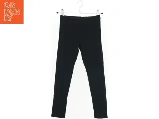 Sort leggings fra H&M (str. 122)
