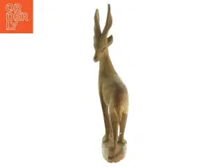 Træskulptur af hjort (str. 16 cm)