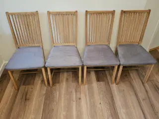 Klassiske træstole med polstrede sæder - 80kr. stk