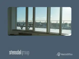 Nyistandsat kontor med adgang til tagterrasse