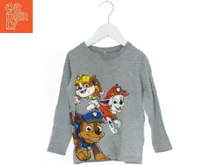 Grå langærmet t-shirt med Paw Patrol-motiv fra Name It (str. 98)