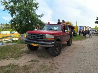 Ford pickup truck sælges