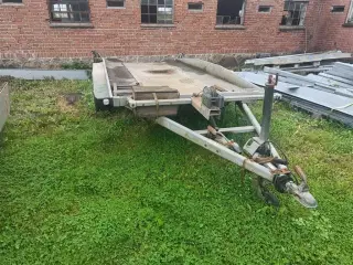 - - - Autotrailer  1500 Kg
