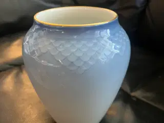 Vase m. Guldkant fra mågestellet 
