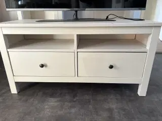 Super anvendeligt TV-bord med skuffer
