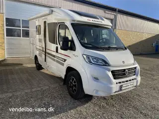 2018 - Adria Compact SLS   Smal camper på under 6 m længde - tryk på knappen og den vokser!